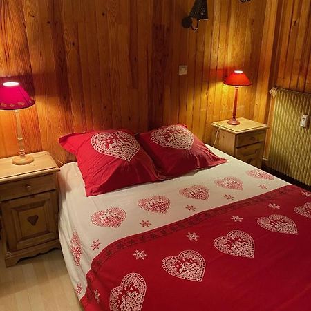 Le Petit Chalet Орон Екстериор снимка