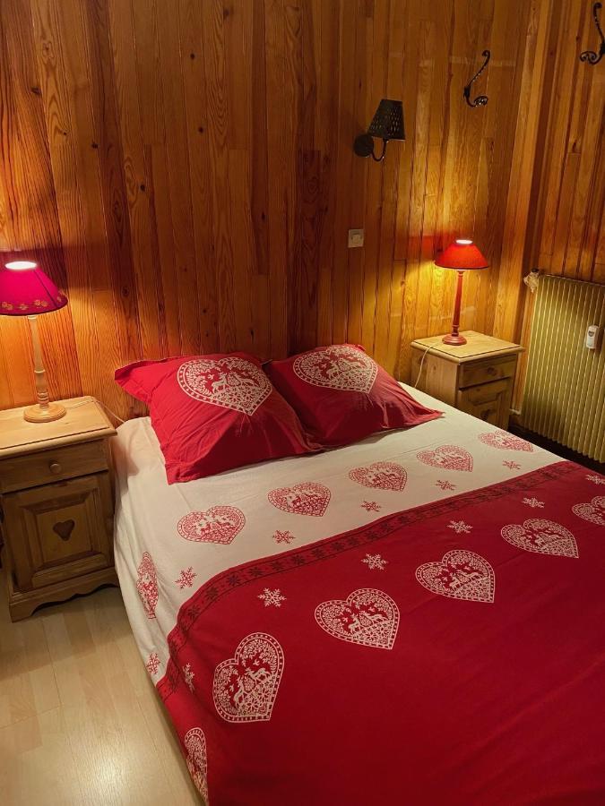 Le Petit Chalet Орон Екстериор снимка