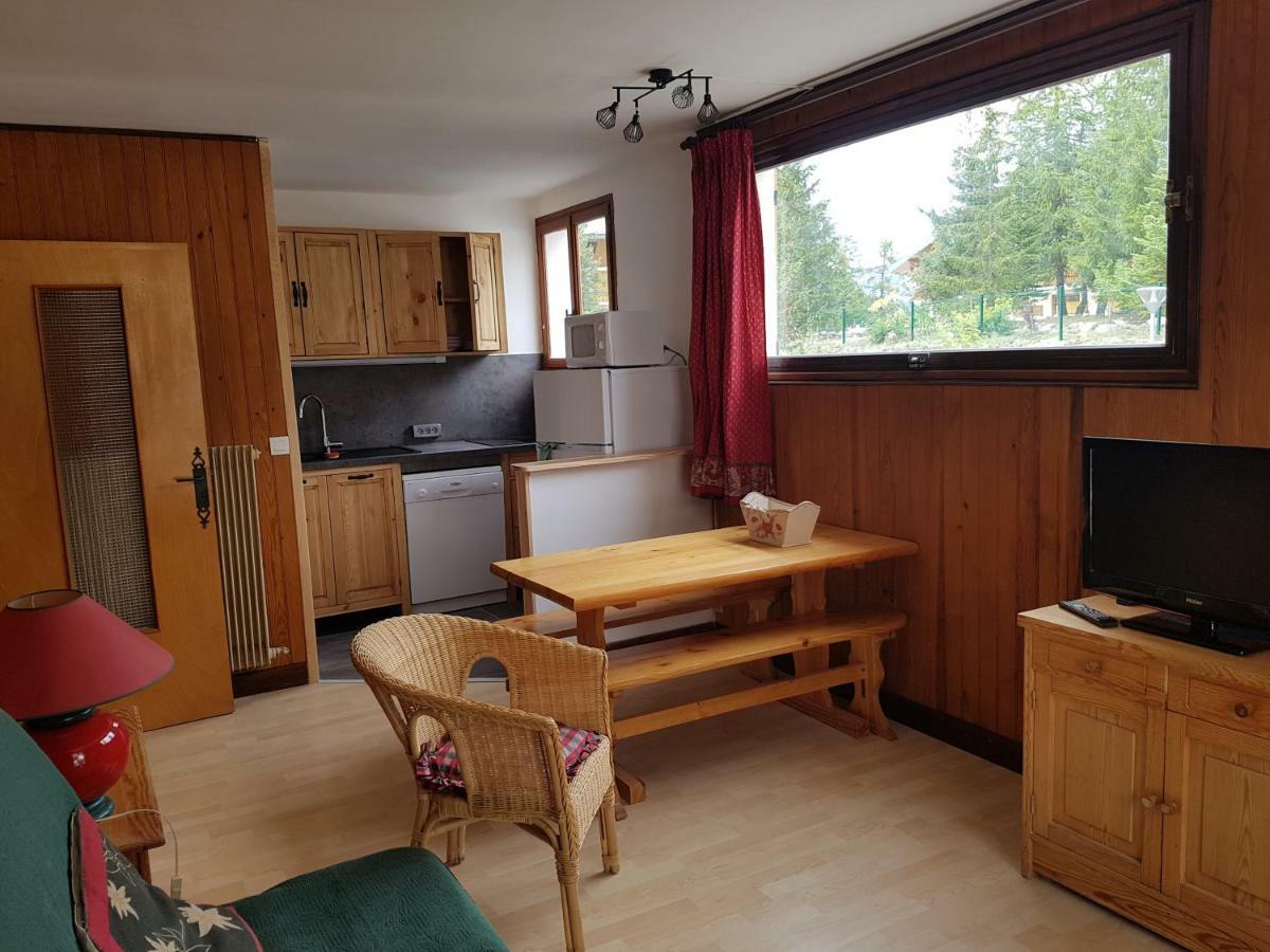 Le Petit Chalet Орон Екстериор снимка