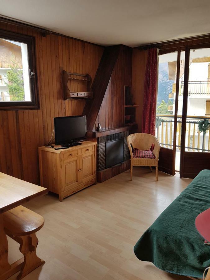 Le Petit Chalet Орон Екстериор снимка