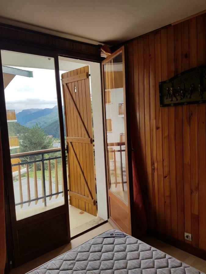Le Petit Chalet Орон Екстериор снимка